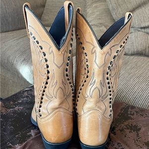 These are just a 1/2 size too big for me. These are beautiful!!!